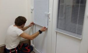 Установка рулонных жалюзи в Октябрьском